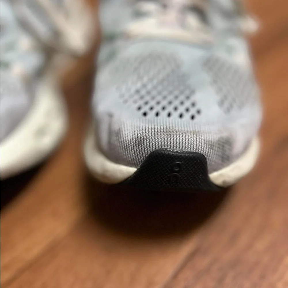 On Running Women's Light Gray Athletic Shoes